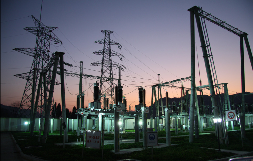 保定伊諾爾電氣出口印尼發(fā)電機(jī)中性點(diǎn)電阻柜順利發(fā)貨，將于13日抵達(dá)上海港進(jìn)倉裝船